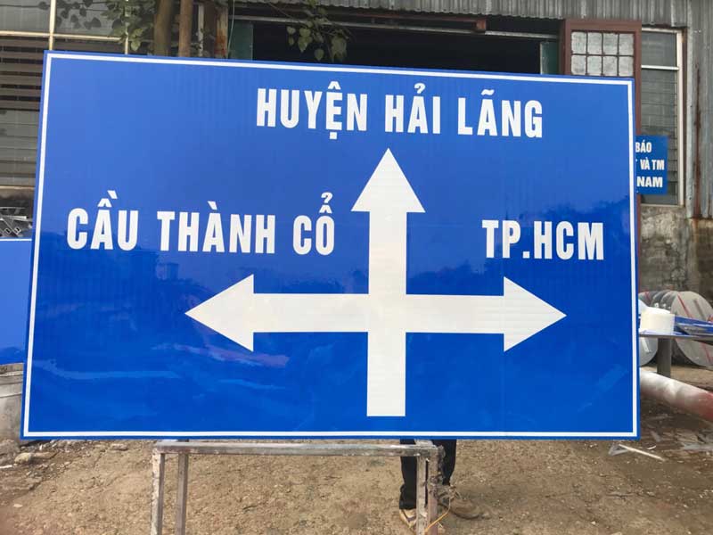 Biển báo giao thông tại Bình Định