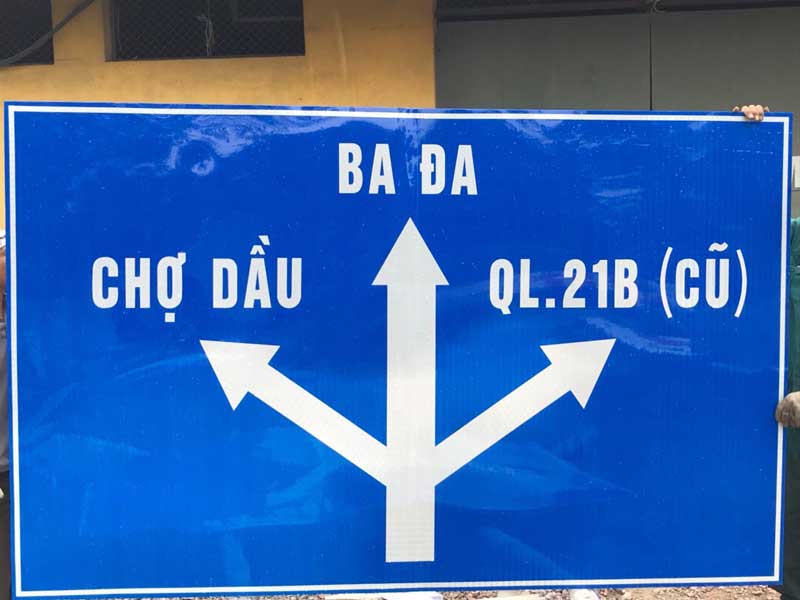 Biển báo giao thông tại Bình Thuận