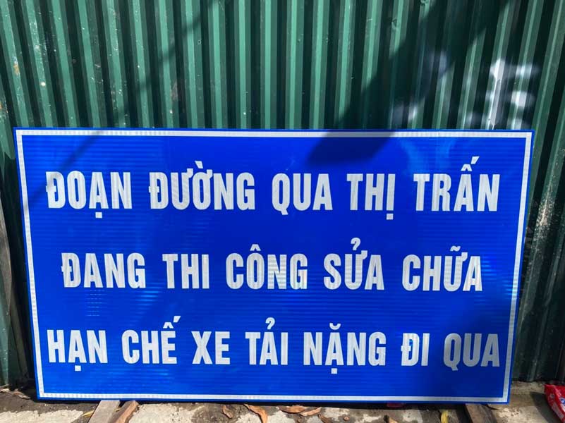 Biển báo giao thông tại Hà Tĩnh