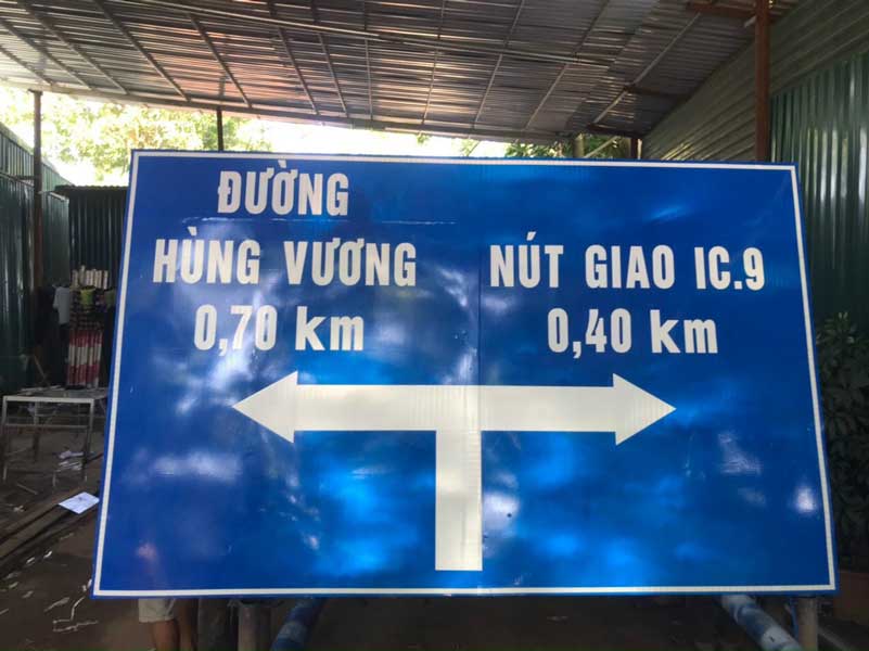 Biển báo giao thông tại Tiền Giang